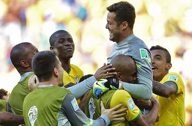 FIFA World Cup, World Cup 2014, Brazil, Chile, Ramaires, Julio Cesar, Gustavo